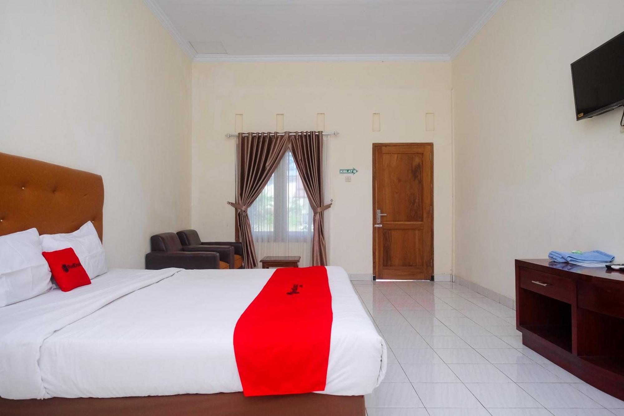 Reddoorz Syariah Near Alun Alun Wonosari Hotel Exterior photo