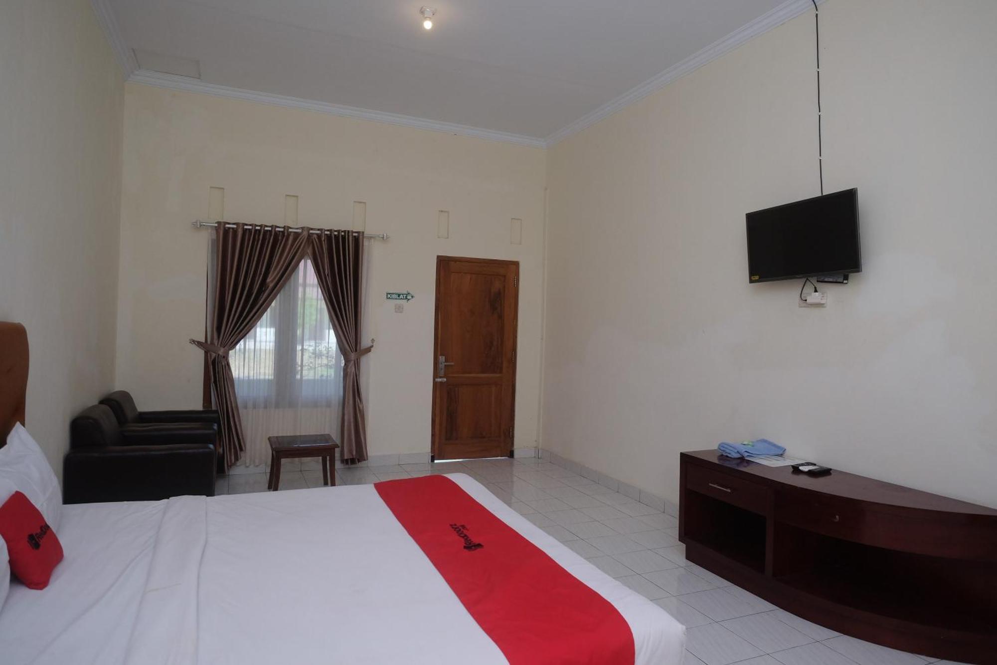 Reddoorz Syariah Near Alun Alun Wonosari Hotel Exterior photo