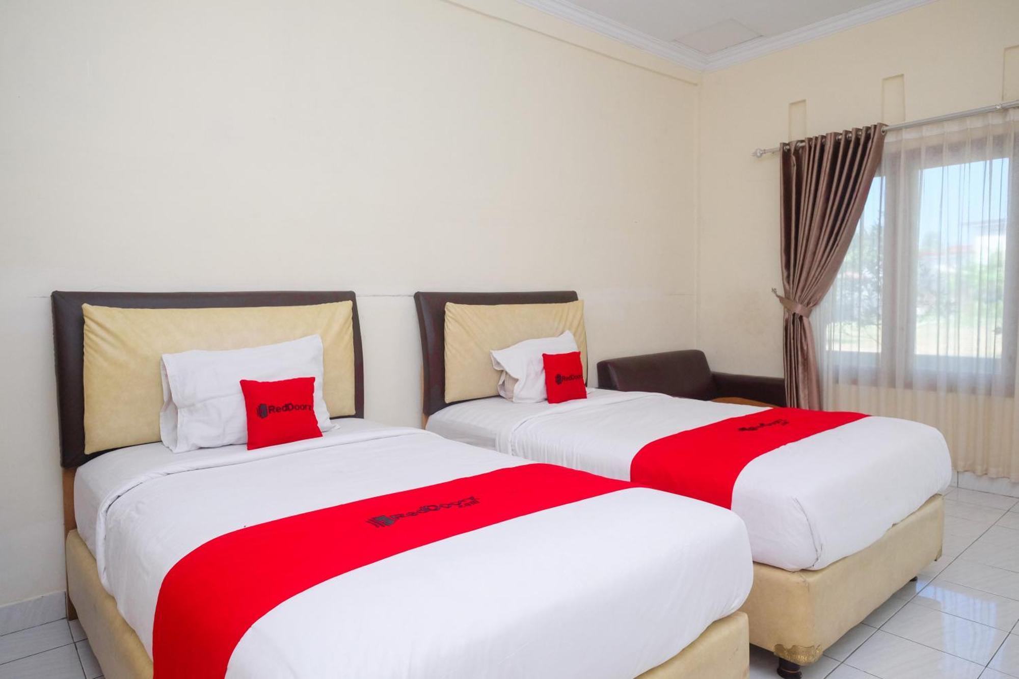 Reddoorz Syariah Near Alun Alun Wonosari Hotel Exterior photo
