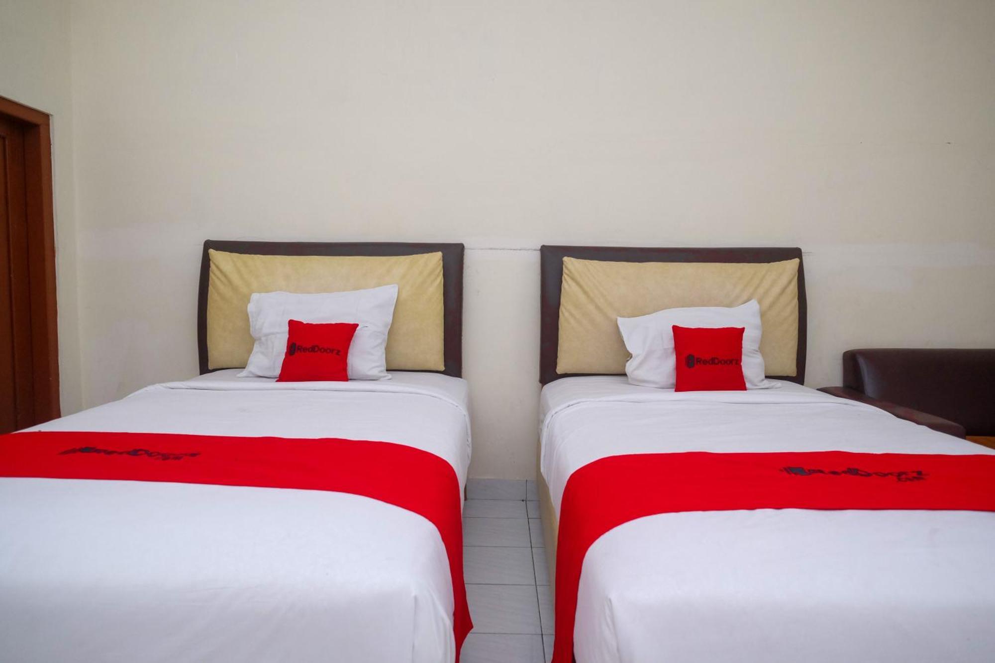 Reddoorz Syariah Near Alun Alun Wonosari Hotel Exterior photo