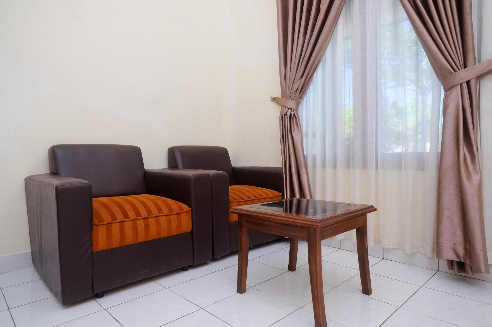 Reddoorz Syariah Near Alun Alun Wonosari Hotel Exterior photo